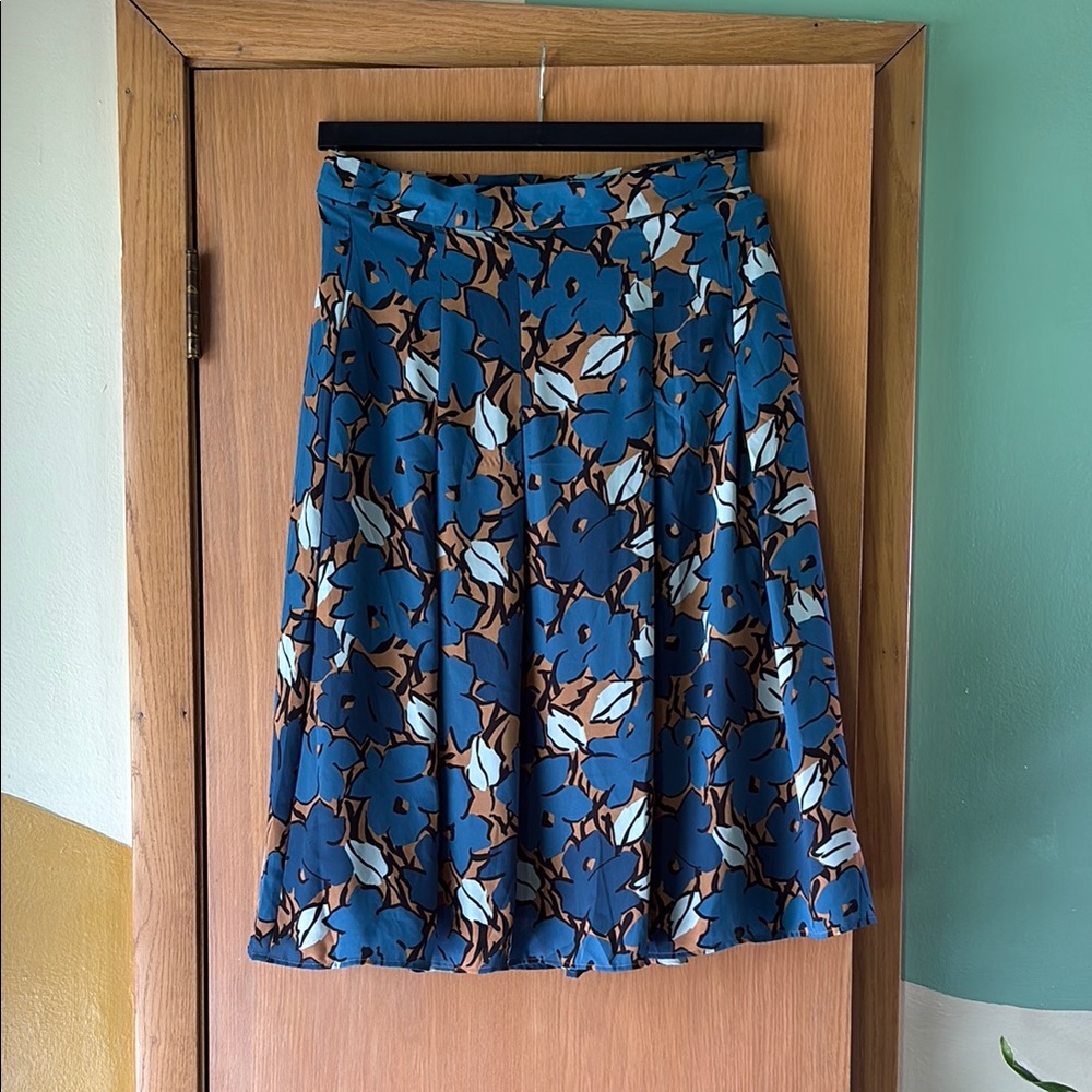 Ann Taylor Blue and White Knee-Length A-Line Skirt